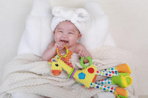 忻州三个月宝宝正确抱姿 忻州三个月宝宝正确抱姿